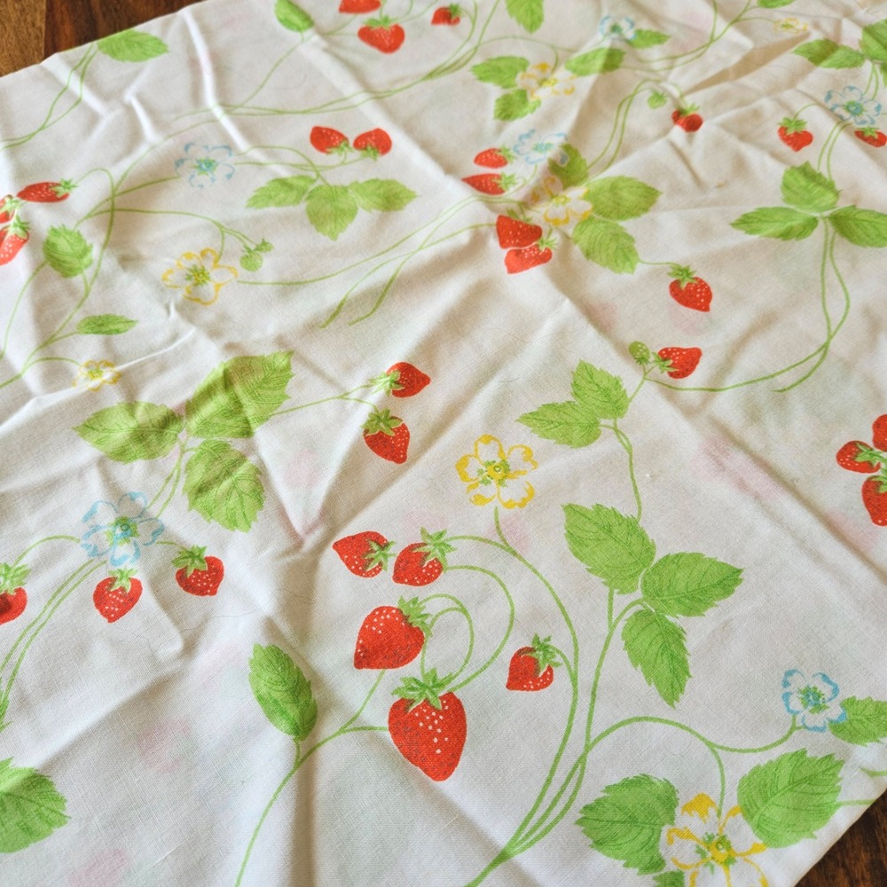Vtg 70s Cannon Monticello "Very Berry" Strawberry Print Standard Pillowcase One